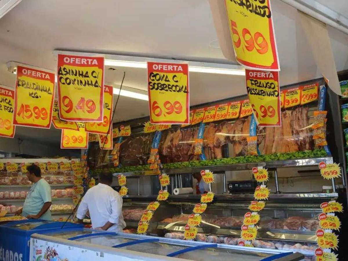 Os sinais vermelhos da economia em 2027 e o que Flávio e Lula propõem para eles