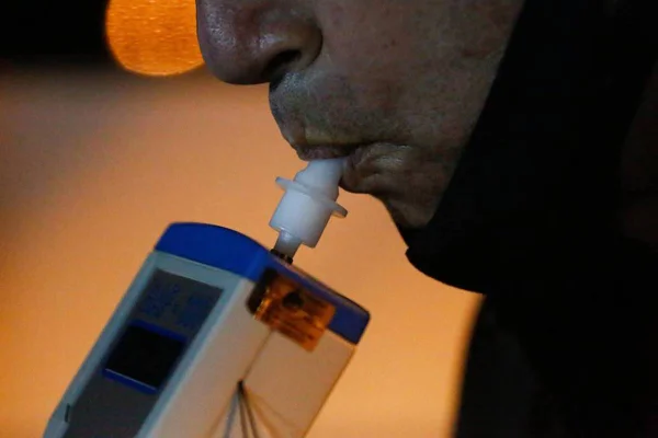 Detran-DF suspende CNHs de 4,8 mil motoristas da capital. Veja lista