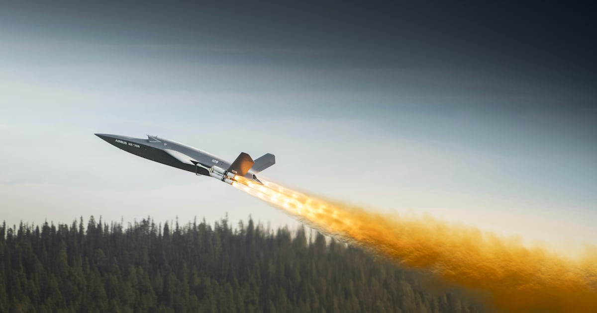 Aeronave de combate não tripulada Airbus U740 Valkyrie decola para seu voo inaugural na Europa